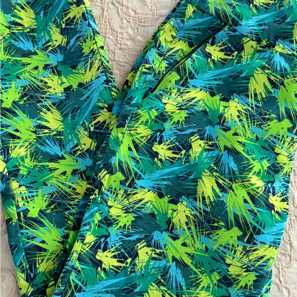 Soft Surroundings‎ Tropical Print Top - Green and Blue small zip pockets